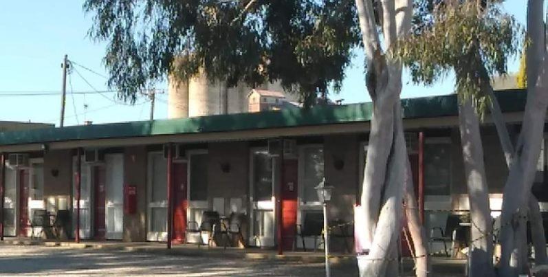 Smerdon Lodge Motel Horsham Extérieur photo