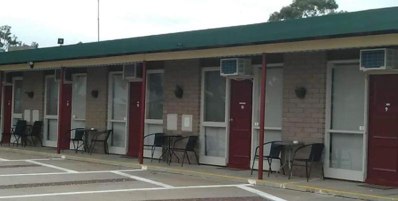 Smerdon Lodge Motel Horsham Extérieur photo