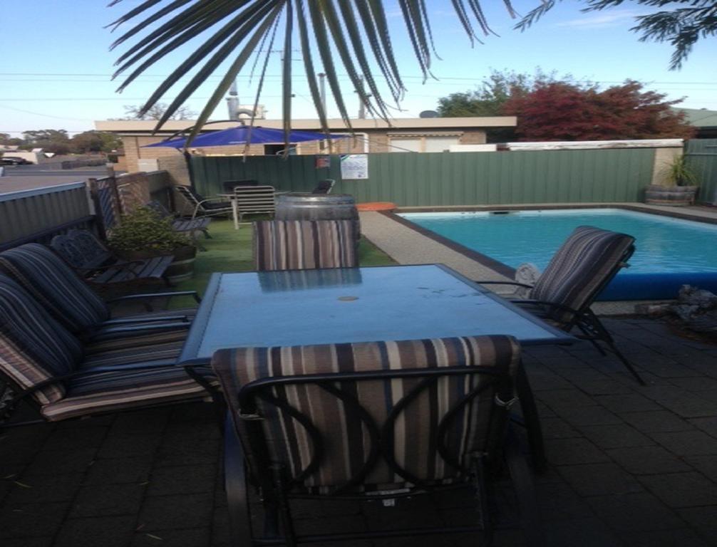 Smerdon Lodge Motel Horsham Extérieur photo