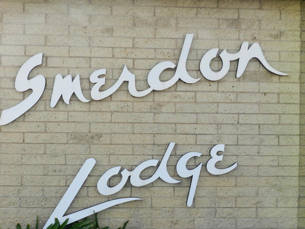 Smerdon Lodge Motel Horsham Extérieur photo