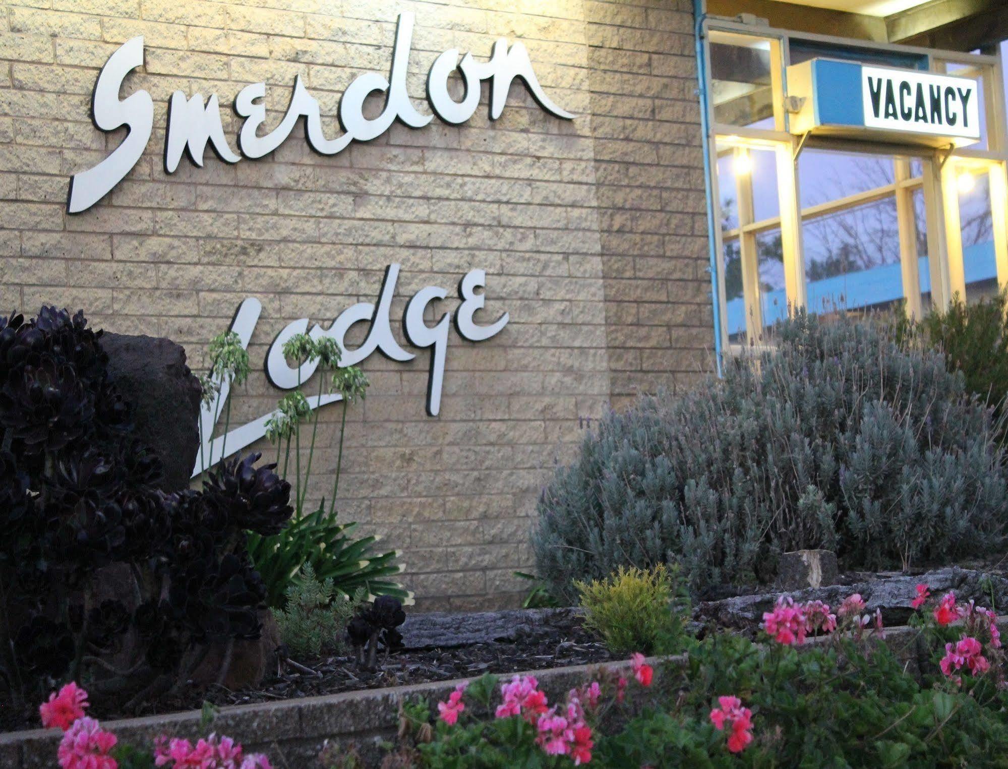 Smerdon Lodge Motel Horsham Extérieur photo
