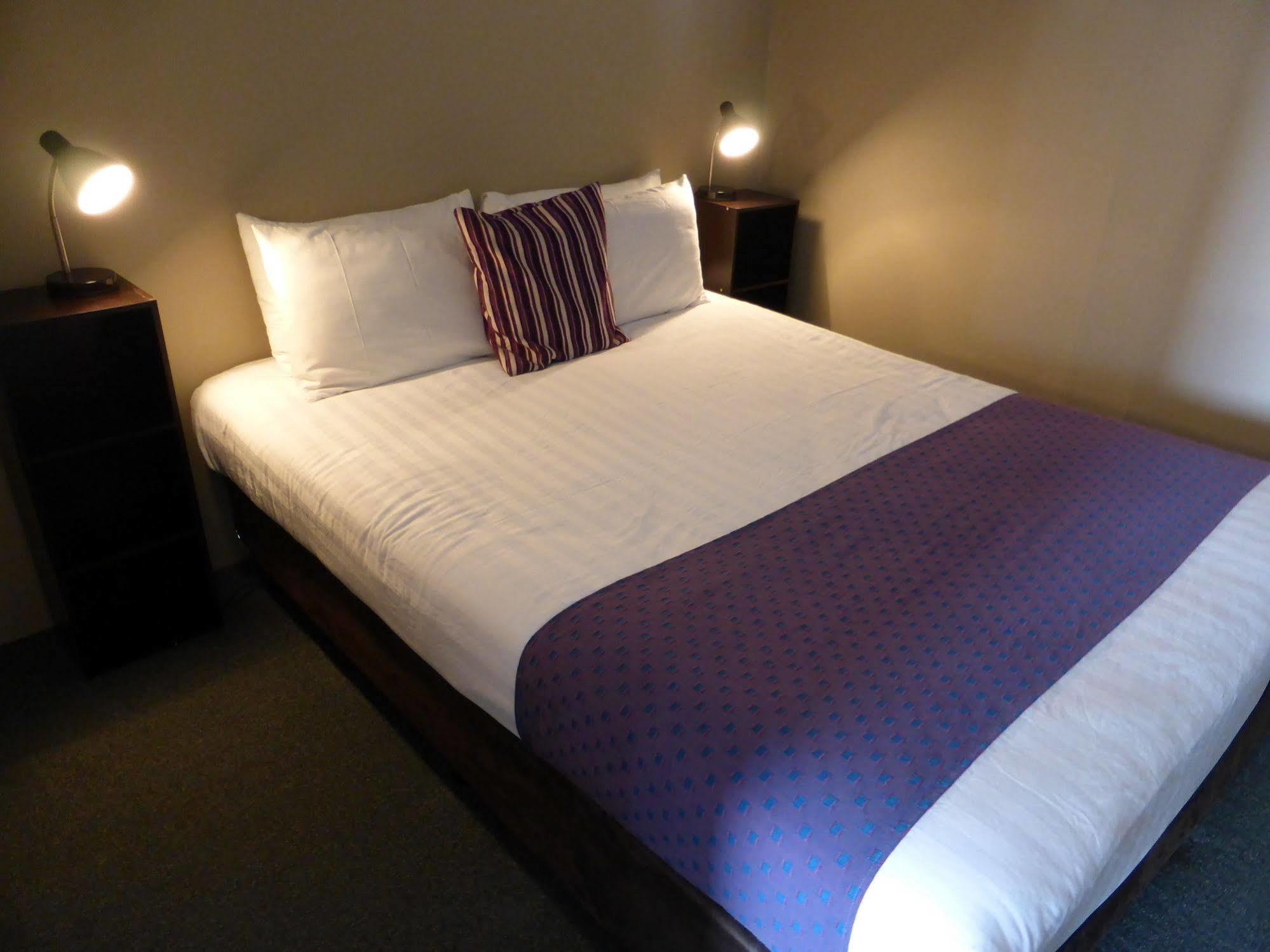 Smerdon Lodge Motel Horsham Extérieur photo