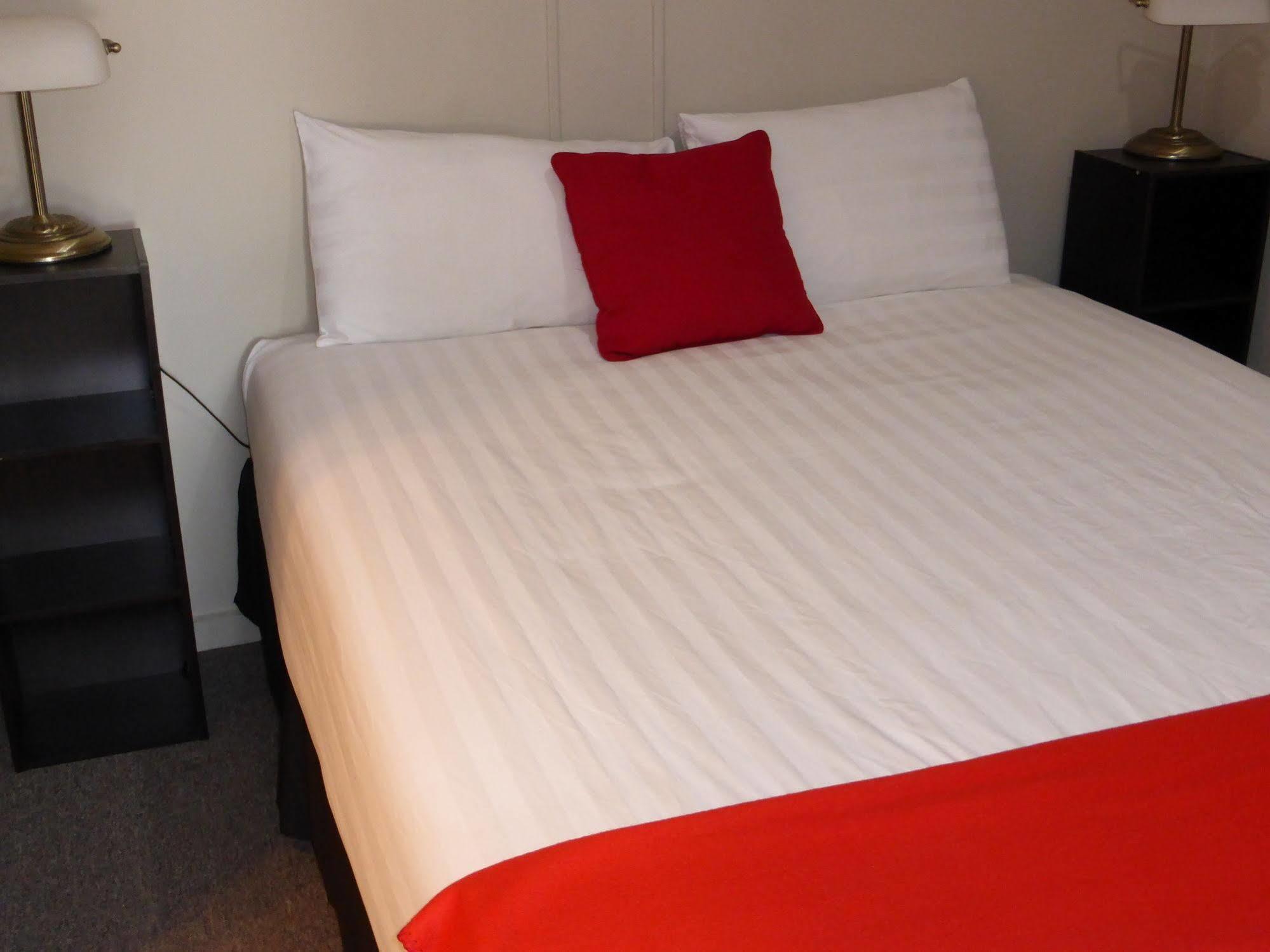 Smerdon Lodge Motel Horsham Extérieur photo