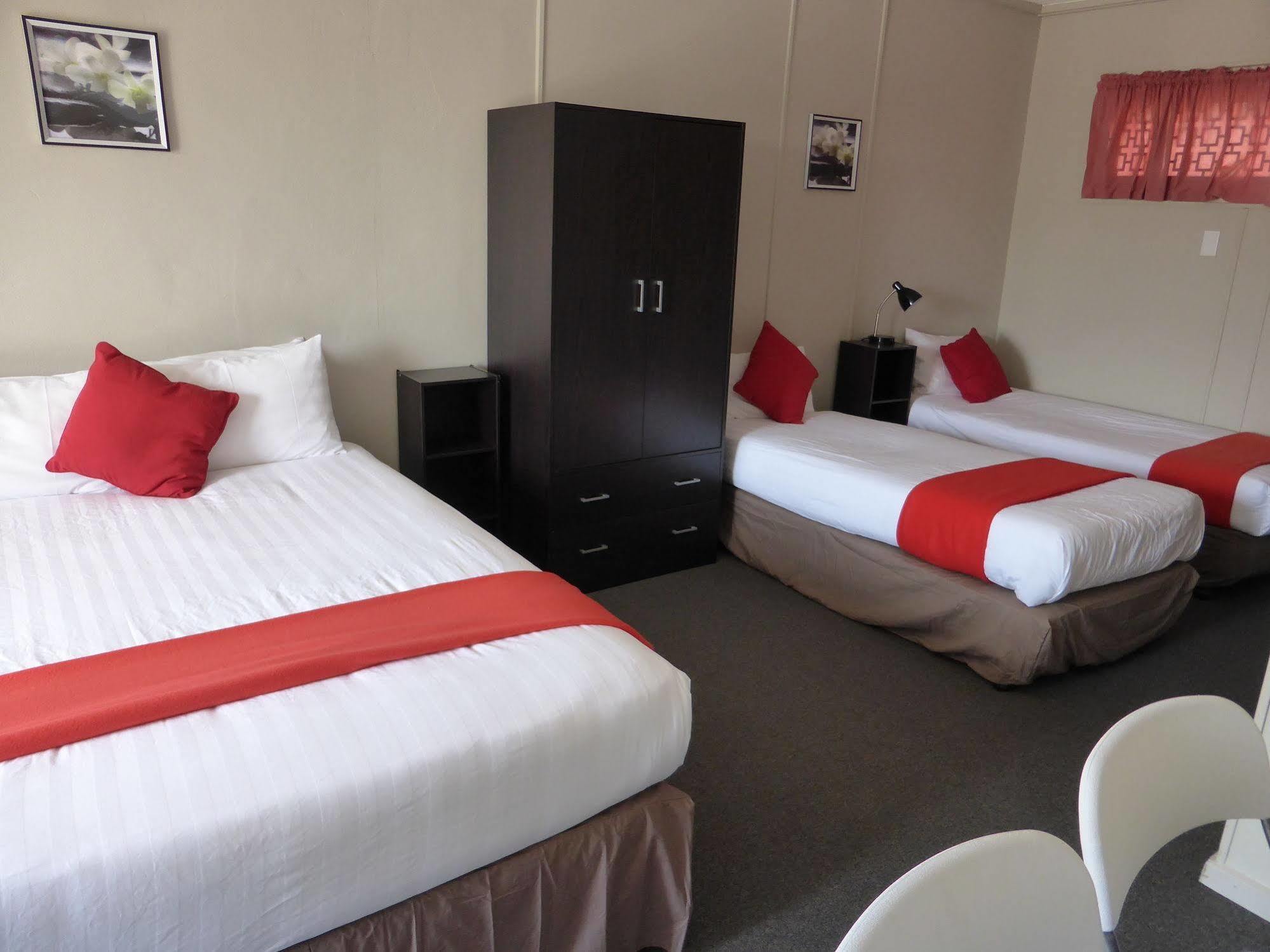 Smerdon Lodge Motel Horsham Extérieur photo