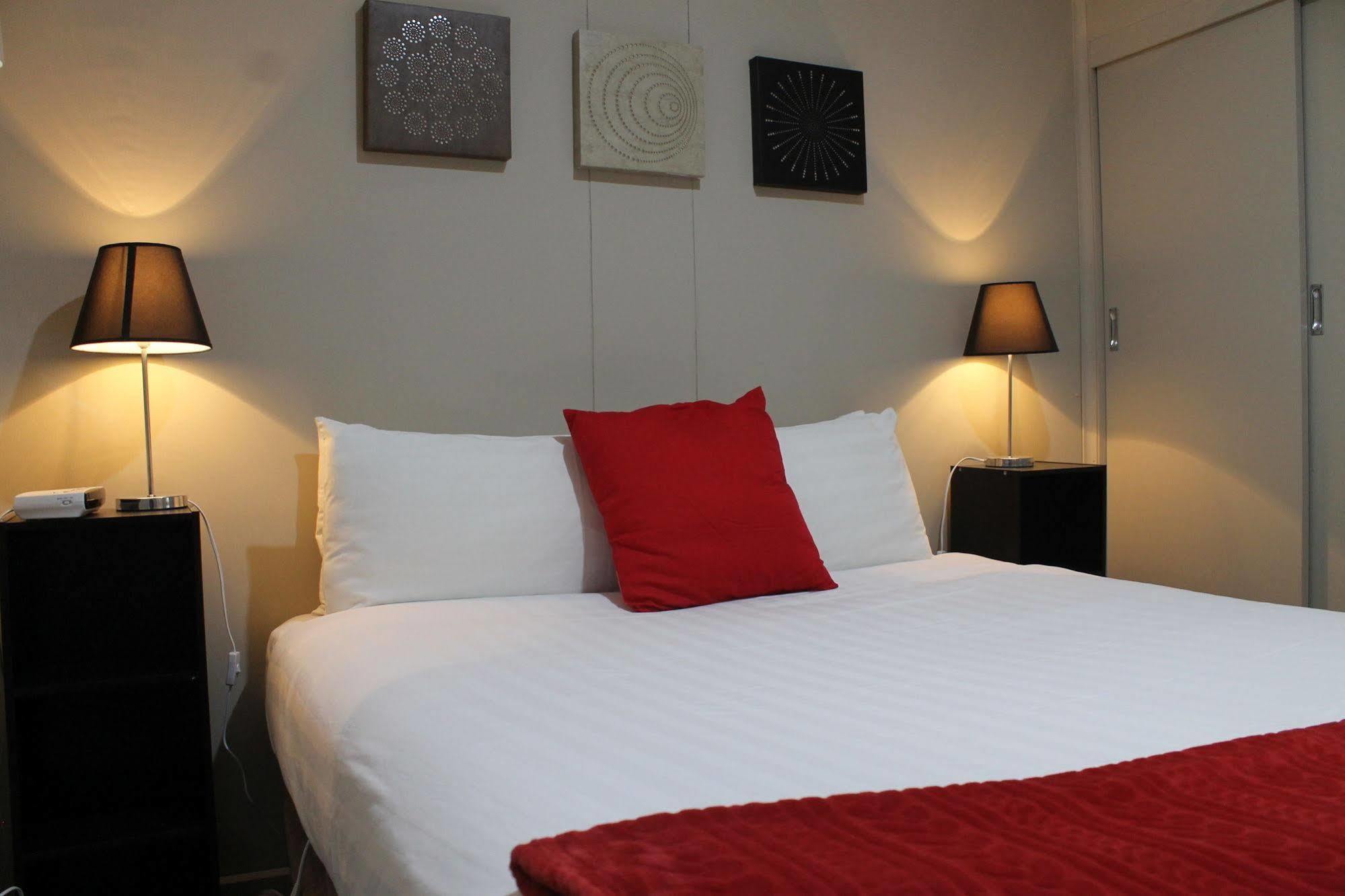 Smerdon Lodge Motel Horsham Extérieur photo