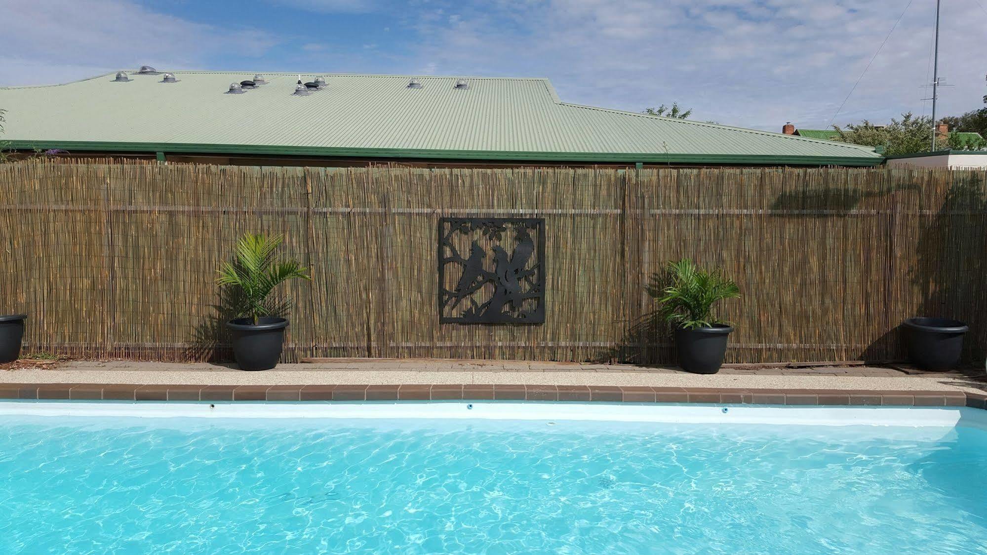 Smerdon Lodge Motel Horsham Extérieur photo