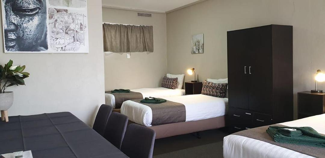Smerdon Lodge Motel Horsham Extérieur photo