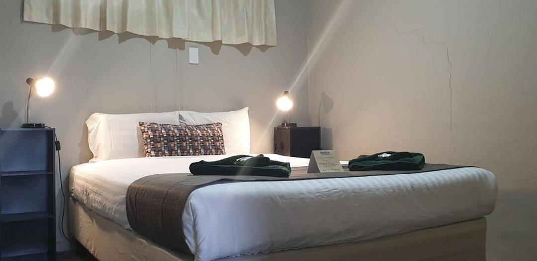 Smerdon Lodge Motel Horsham Extérieur photo