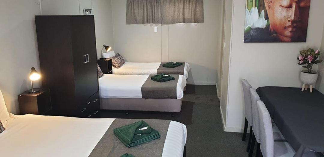 Smerdon Lodge Motel Horsham Extérieur photo