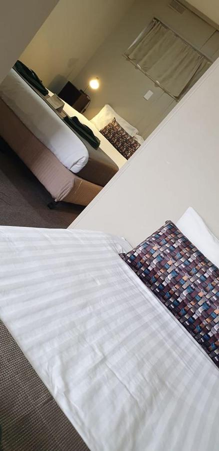 Smerdon Lodge Motel Horsham Extérieur photo