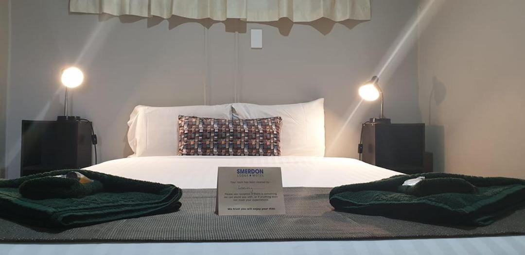 Smerdon Lodge Motel Horsham Extérieur photo